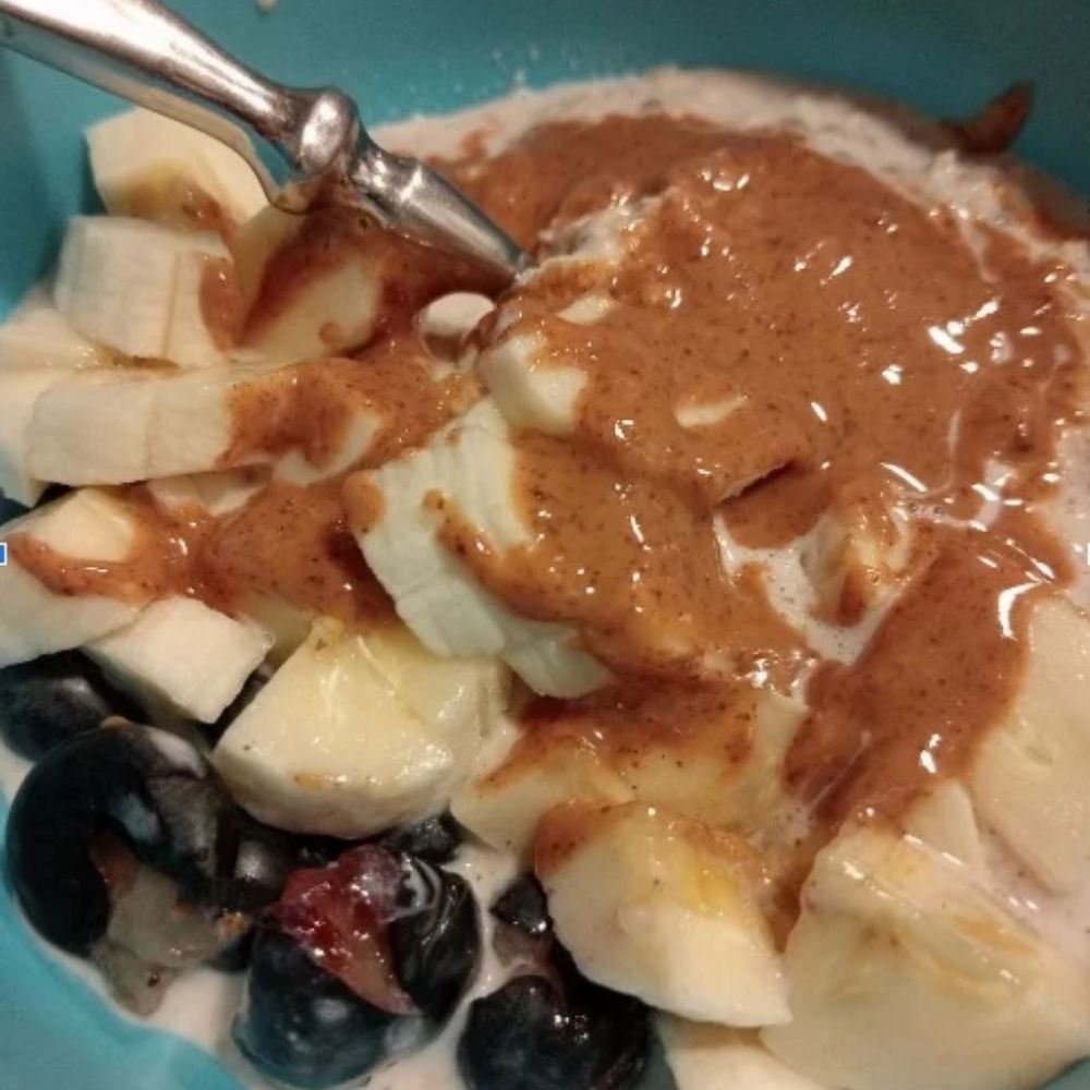 Banana-and-blueberry-porridge-for-toddlers