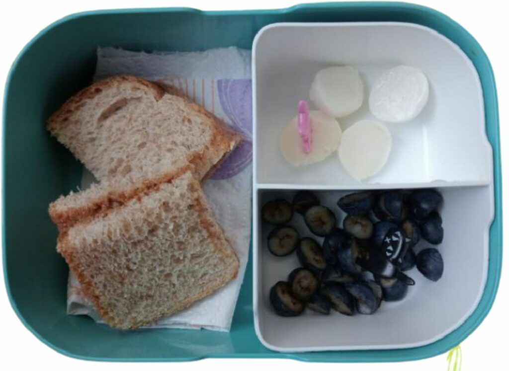 Mozarella-blueberries-and-almond-cream-sandwich