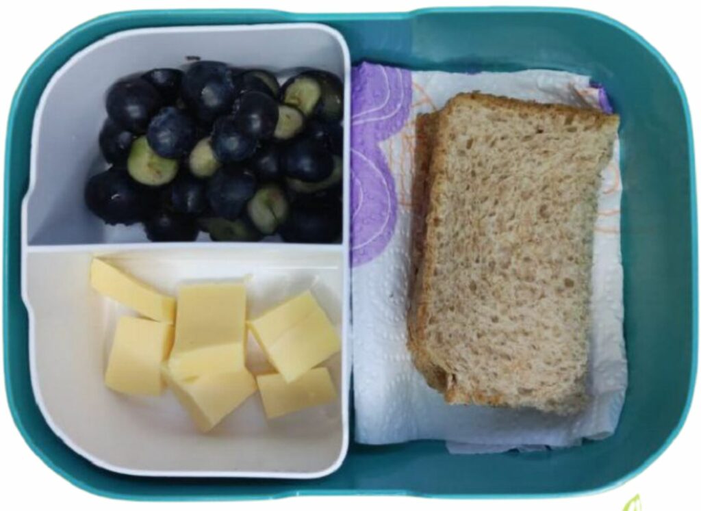 Blueberries-cheese-and-almond-butter-sandwich