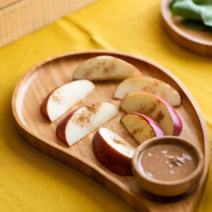 Apples with Cinnamon and Peanut Butter